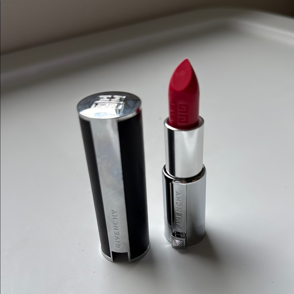 NEW GIVENCHY Le Rouge Lipstick 303
Corail Décolleté No Box